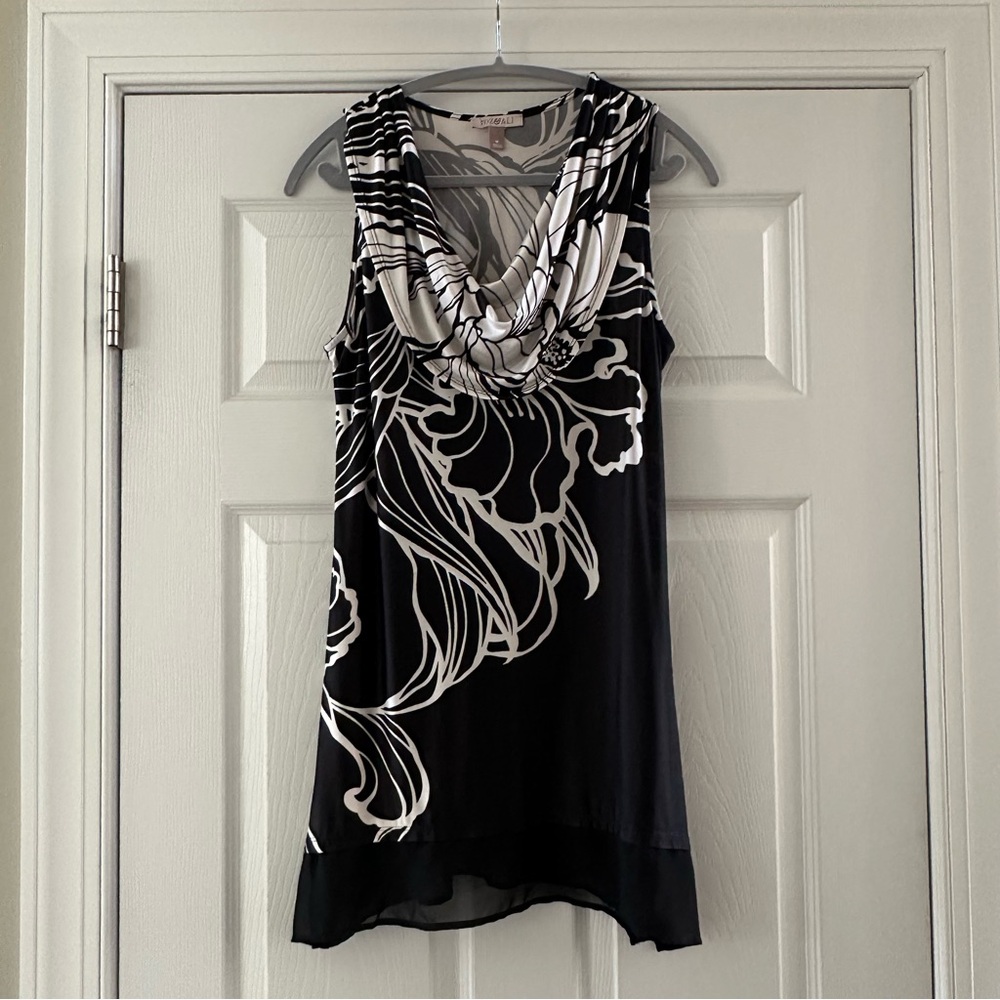 Roz and Ali Elegant Black and White Women's sleveless Top